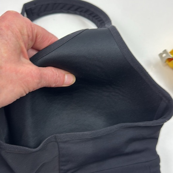 LuluLemon Black Women's Sports Bra - Picture 6 of 7